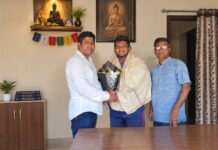 मास्टर ऑफ सायन्स इन आयटी’ पदवी संपादनाबद्दल अमोल जाधव यांचा सन्मान