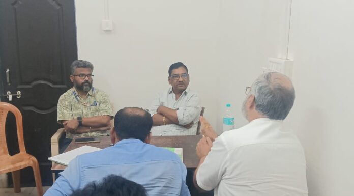 देवरूख ग्रामीण रूग्णालयातील अधिकारी, कर्मचाऱ्यांच्या तक्रारीचा नागरिकांनी जिल्हा शल्यचिकित्सकांसमोर वाचला पाढा