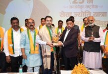माजी मुख्यमंत्री नारायण राणे यांच्या हस्ते जिल्हा बँक अध्यक्ष मनीष दळवी यांचा सत्कार…
