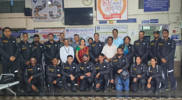 नौदलाच्या कमांडोंची ज्ञानदीप इंग्लिश मीडियम स्कूलला भेट; विद्यार्थ्यांना रोमांचक प्रात्यक्षिकांचे दर्शन