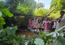 आचरा ग्रामपंचायतीच्या पुढाकाराने देवूळवाडी वहाळावर वनराई बंधारा