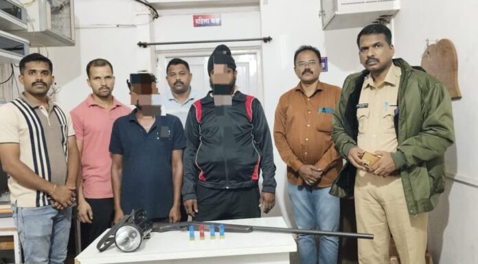 Breaking : जंगली प्राण्यांच्या शिकारीसाठी झाडी झुडपात दबा घरून बसलेल्या दोघा शिकाऱ्यांवर गुन्हा दाखल