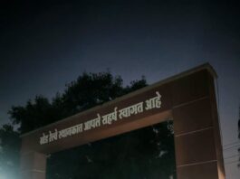 खेड रेल्वे स्थानकाच्या प्रवेशद्वाराची कमान अंधारात! रोषणाईसह उर्वरित कामे कधी पूर्ण होणार?