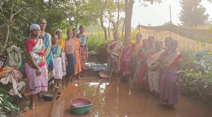 आंबव पोंक्षे गावात पाणी अडवण्यासाठी महिलांचा पुढाकार