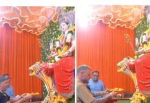 स्वीडनचे निकेलं आणि जॉन यांची खेडमध्ये हजेरी; ‘नमो दांडिया २०२६’ ठरले परदेशी पाहुण्यांसाठी आकर्षण!