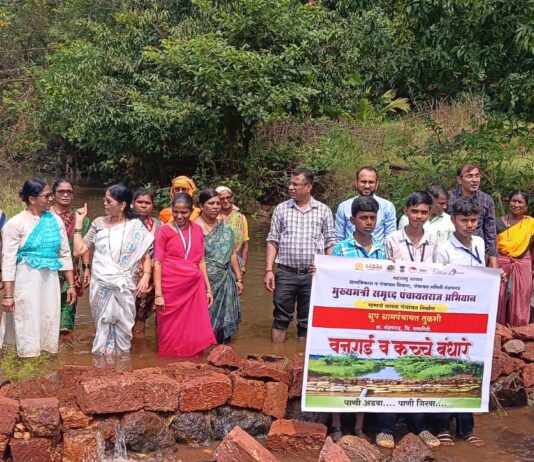 पाणी टंचाई रोखण्यासाठी वनराई बंधाऱ्यांवर भर द्या जिल्हा परिषद अध्यक्षा अस्मिता केंद्रे यांचे आवाहन; मिशन बंधारे या मोहीमेचा तुळशी येथे शुभारंभ