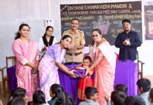 बाल जलतरणपटू वेदा सरफरे, उपविभागीय पोलीस अधिकारी सुरेश कदम यांचा लांजा येथे गौरव