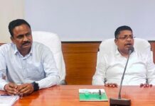 वीज ग्राहकांशी संवाद वाढवा, 100 टक्के स्मार्ट मीटर बसवा