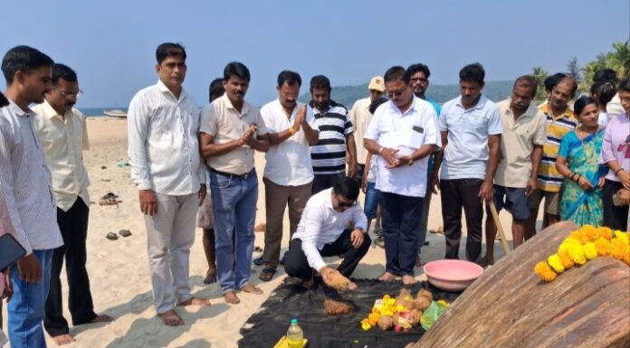 आडवेळवाडी येथे मंजूर झालेल्या ४५० मीटर लांबीच्या जिओट्यूब बंधाऱ्याचे भूमिपूजन….