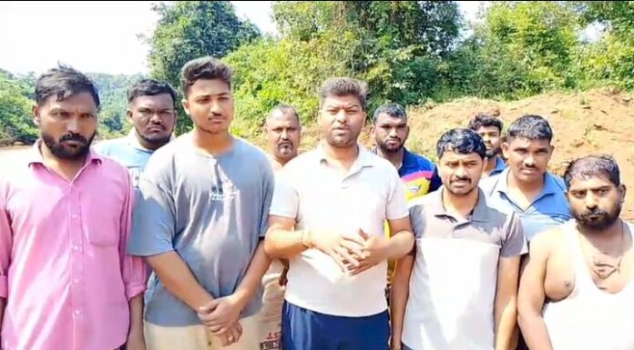लांजा येथील जेसीबी डंपर ट्रॅक्टर संघटनेच्या वतीने बोरवाडी येथे वनराई बंधारा