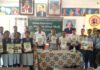 सोनवडे विद्यालयात दहावीच्या विद्यार्थ्यांना यादवराव घाग प्रतिष्ठानकडून सरावासाठी प्रश्नपत्रिका संच भेट
