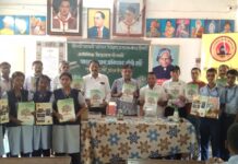 सोनवडे विद्यालयात दहावीच्या विद्यार्थ्यांना यादवराव घाग प्रतिष्ठानकडून सरावासाठी प्रश्नपत्रिका संच भेट