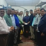 जळीतग्रस्त संजीव निपाणीकर यांना चर्मकार समाज उन्नती मंडळाचा मदतीचा हात