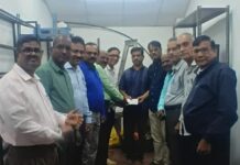 जळीतग्रस्त संजीव निपाणीकर यांना चर्मकार समाज उन्नती मंडळाचा मदतीचा हात